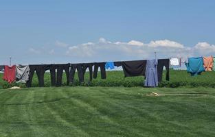 Corde à linge avec linge mennonite suspendu pour sécher photo