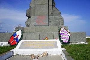 yalta, crimée-juin 1, 2016 monument sur la montagne ai-petri photo