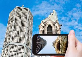 Photo prise touristique de gedachtniskirche à Berlin