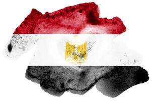 le drapeau égyptien est représenté dans un style aquarelle liquide isolé sur fond blanc photo