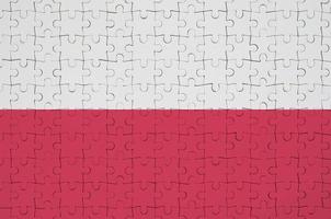 le drapeau de la pologne est représenté sur un puzzle plié photo