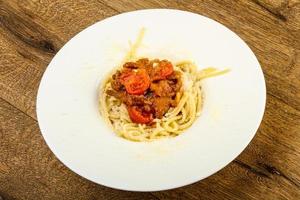 vue sur le plat de spaghetti bolognaise