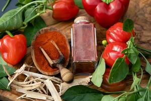 paprika rouge hongrois fumé doux ou épicé photo