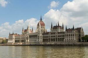 bâtiment du parlement de budapest photo