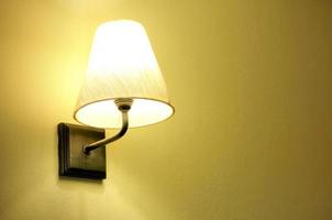 lampe sur le mur photo