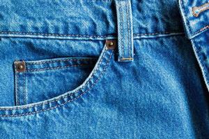 Poche de jeans denim bleu texture background closeup photo