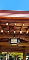 c'est une photo de l'intérieur de l'abat-jour qui a un style japonais traditionnel typique