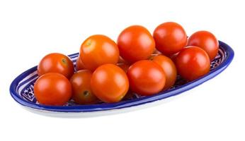 tomates cerises sur blanc photo