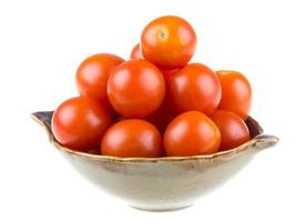 tomates cerises sur blanc photo