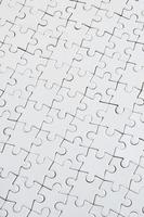 Close up texture d'un puzzle blanc à l'état assemblé. vue de dessus. de nombreux composants d'une grande mosaïque entière sont unis