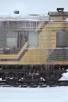 voiture gelée du train de voyageurs photo