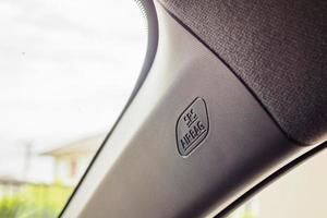 airbag rideau latéral de sécurité signe dans une nouvelle voiture moderne photo
