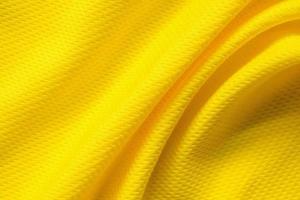 tissu de vêtements de sport jaune maillot de football texture jersey gros plan photo