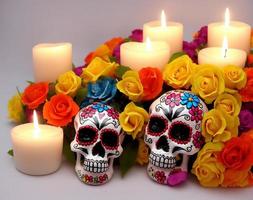 dia de los muertos jour mexicain des morts composition de table avec crâne, bougies, fleurs photo