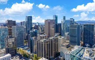 skyline du quartier financier de vancouver pittoresque dans le centre-ville près de la place robson photo