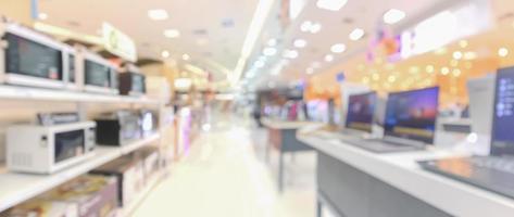 grand magasin électronique montre un ordinateur portable et un appareil ménager avec un arrière-plan flou léger bokeh photo