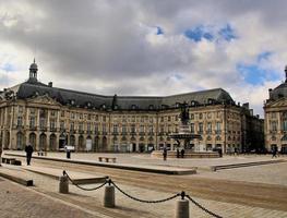 une vue de la ville de bordeaux en france photo