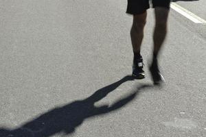 course de rue, montrant les jambes floues des coureurs photo