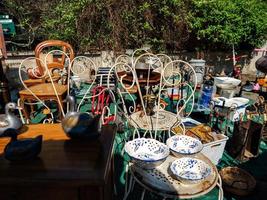 vieux trucs incroyables sur un marché aux puces en alsace photo