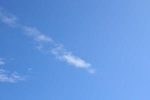 fond nuageux et bluesky, mise au point douce. photo