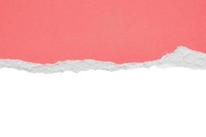 Bandes de bords déchirés de papier déchiré rose isolé sur fond blanc photo