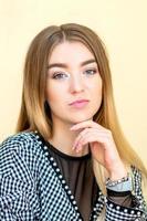 portrait de femme d'affaires au bureau photo