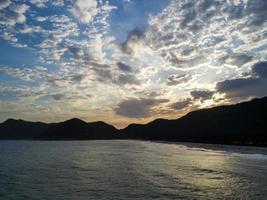 rio de janeiro, rj, brésil, 2022 - vue aérienne de la plage de grumari, l'une des plages les plus sauvages de rio de janeiro photo