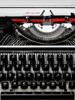 arrêter la guerre en ukraine. tapé sur une machine à écrire vintage. photo