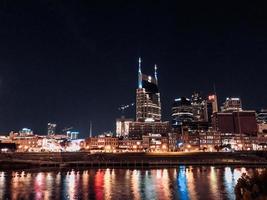 lumière du centre-ville la nuit photo