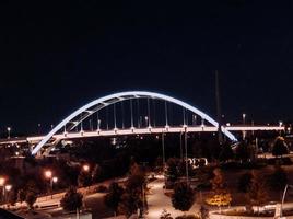 lumière du centre-ville la nuit photo