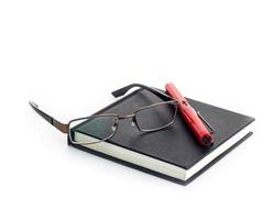 livres avec lunettes et stylo photo