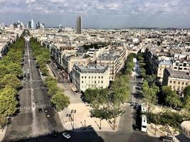 une vue panoramique sur paris en été photo