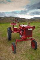 tracteur rétro sur le terrain islandais photo