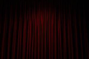 rideau rouge dans un théâtre