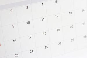 dates sur fond de page de calendrier, gros plan de nombres sur la page de calendrier photo