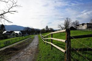 route dans un village photo