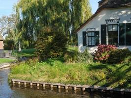 le village néerlandais de giethoorn photo