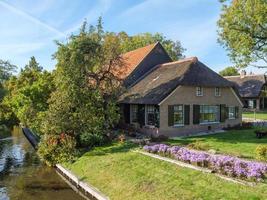 le village néerlandais de giethoorn photo