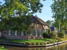 le village néerlandais de giethoorn photo