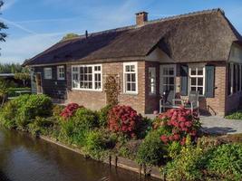 le village néerlandais de giethoorn photo