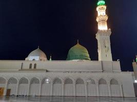 medina, arabie saoudite, oct 2022 - belle vue sur masjid al nabawi madinah dans les veilleuses. masjid al nabawi médina présente une très belle scène dans les veilleuses. photo