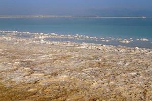 nature et paysages de la mer morte-salée. photo