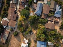 maison de campagne, photo aérienne prise par drone , la plupart des ruraux ont une carrière agricole.