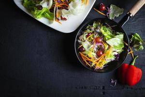 salade de légumes à la poêle photo