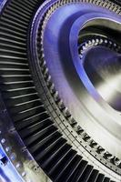 les disques à aubes sont un élément structurel d'une turbine d'avion et d'une centrale électrique avec un turbocompresseur. photo