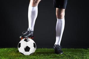 Football. football. joueur de football dribble avec ballon photo