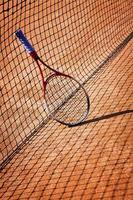 tennis. terrain en terre battue. balle de tennis. tournoi de tennis photo