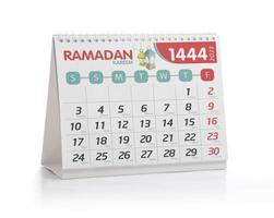 Calendrier du bureau du mois du saint ramadan 2023 sur blanc photo