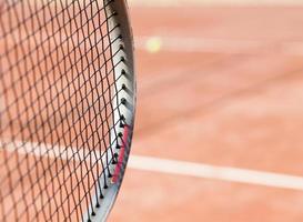 raquette de tennis, terre battue, tour wta, rolland garros photo