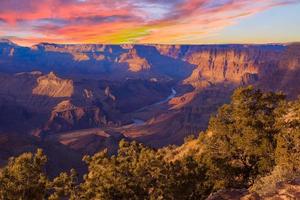 vue majestueuse du grand canyon au crépuscule photo